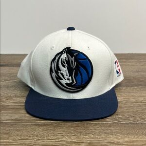 🧢 Mitchell & Ness Dallas Mavericks Snapback Hat – NBA Hardwood Classics